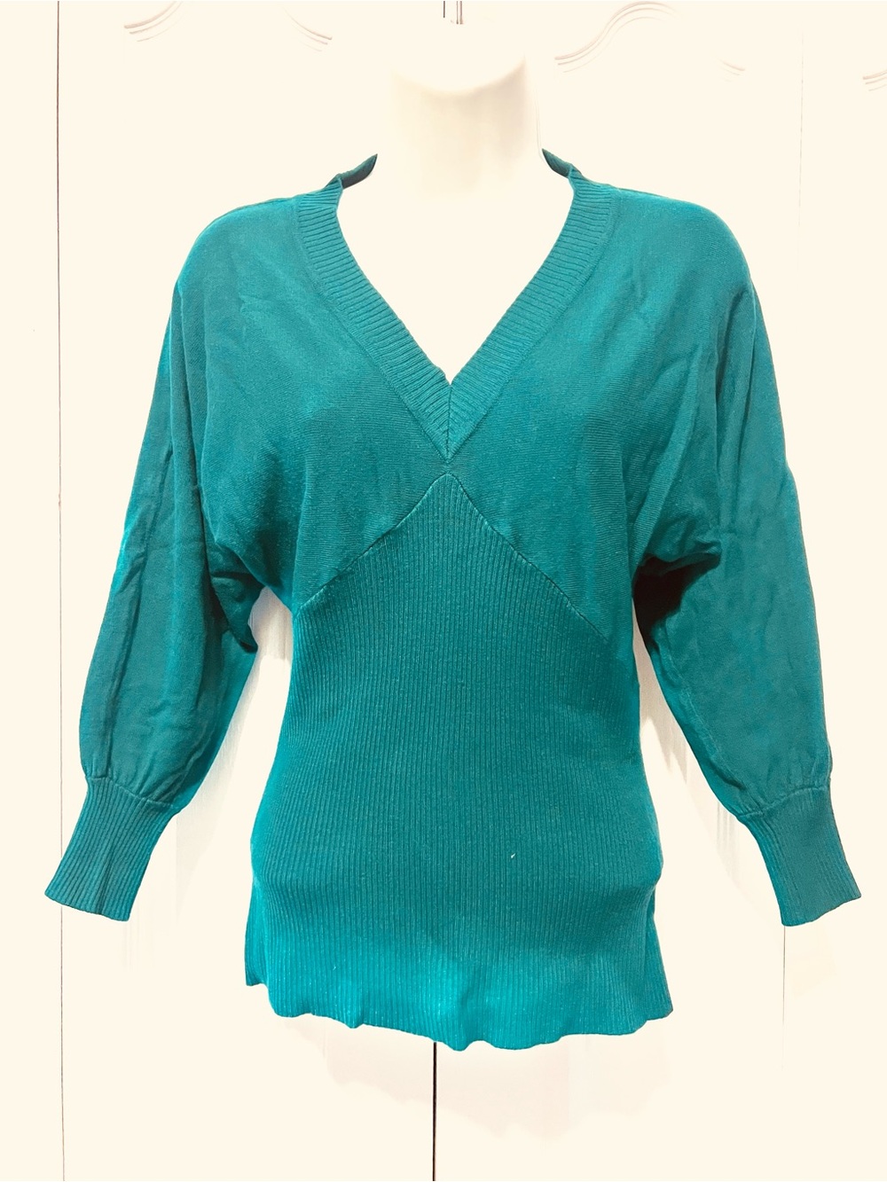 Cato Teal V-Neck Pullover Ribbed Green Med Stretch Fitted 3/4 Batwing Sleeves